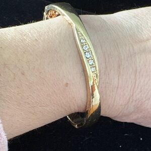 Chic Gold Bracelet with Sparkling Accents